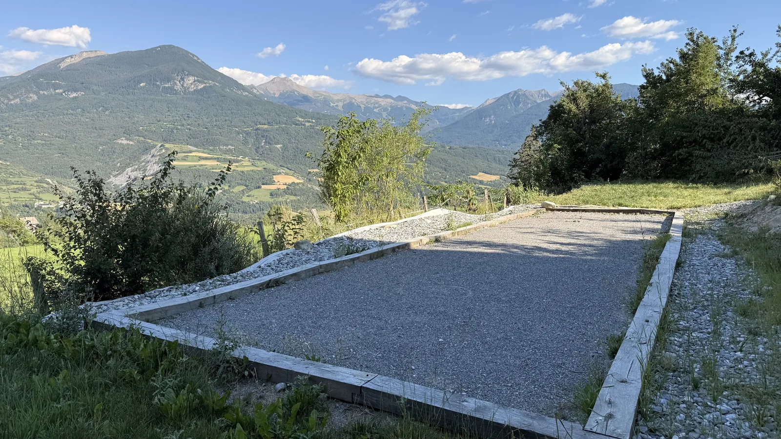 Terrain de pétanque de plus de 10 mètres