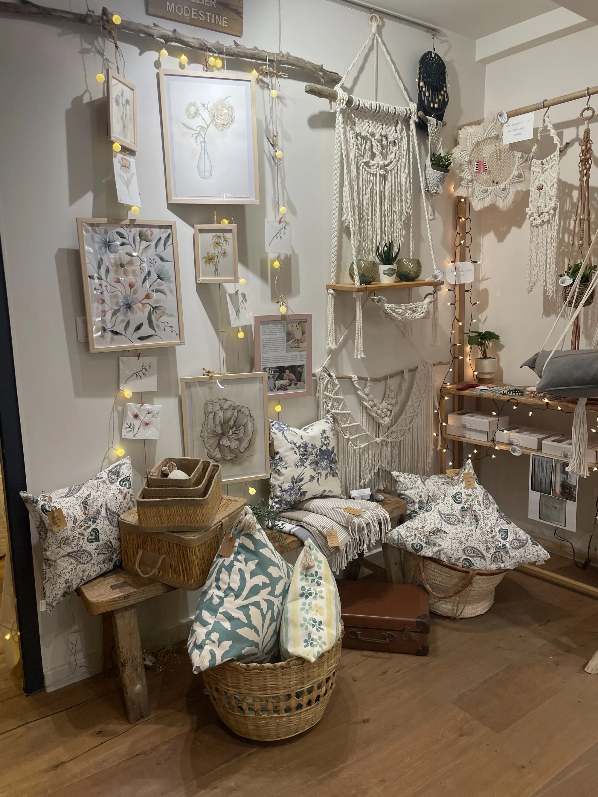 Coussins, linge de table et pièces textile de l'Atelier Modestine